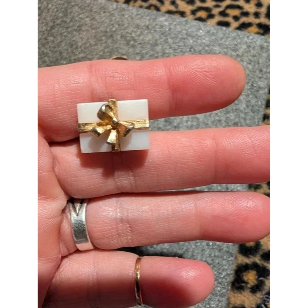 Gift pen or tie tack